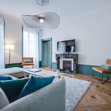 Appartement Grand 8 Personnes Terrasse Privative Hyper Centre Calme Lons-le-Saunier